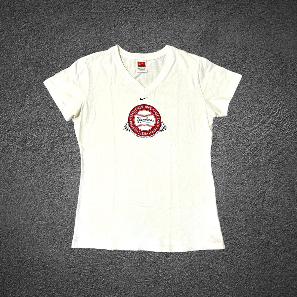 Nike MLB New York Yankees Short Sleeve V-Neck Shirt Women’s Medium
